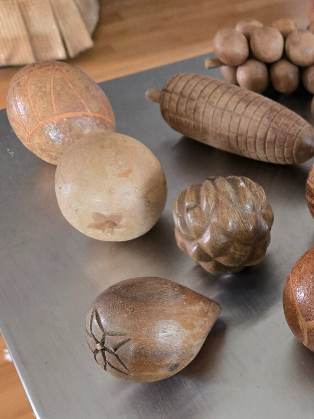 Wooden Hand Carved Fruit/Vegetable Vintage 18 Pieces - Picture 2 of 4